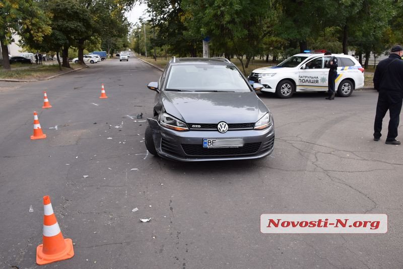В Николаеве полицейский автомобиль врезался в иномарку (ФОТО)