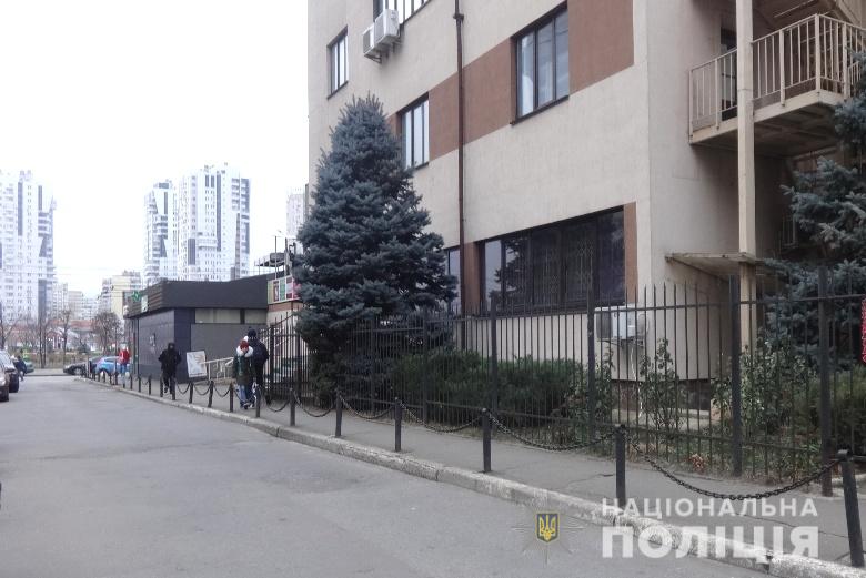 В Киеве прохожие задержали рецидивиста, грабившего школьников (ФОТО)