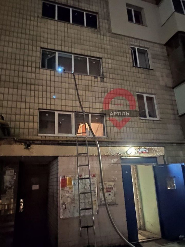 На Киевщине неизвестные подожгли дверь квартиры, в которой не было хозяев (ФОТО)