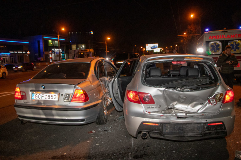 В Днепре столкнулись 4 автомобиля: госпитализировали женщину и двоих ее детей (ФОТО, ВИДЕО)