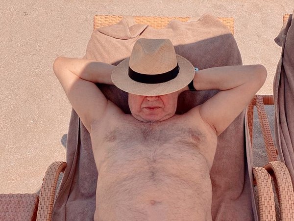 Тайная жена Петросяна показала его голый торс на пляже (ФОТО)