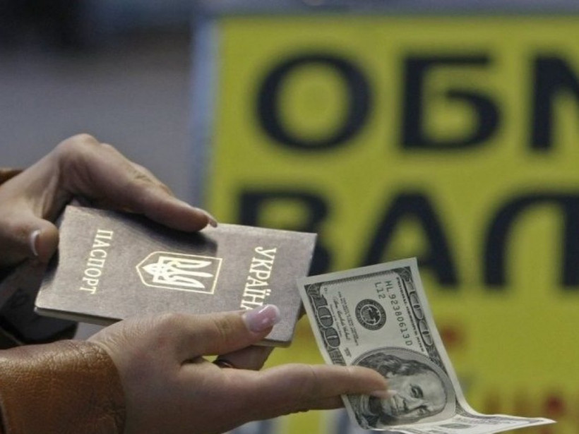 НБУ установил официальный курс на уровне 24,50 гривны за доллар