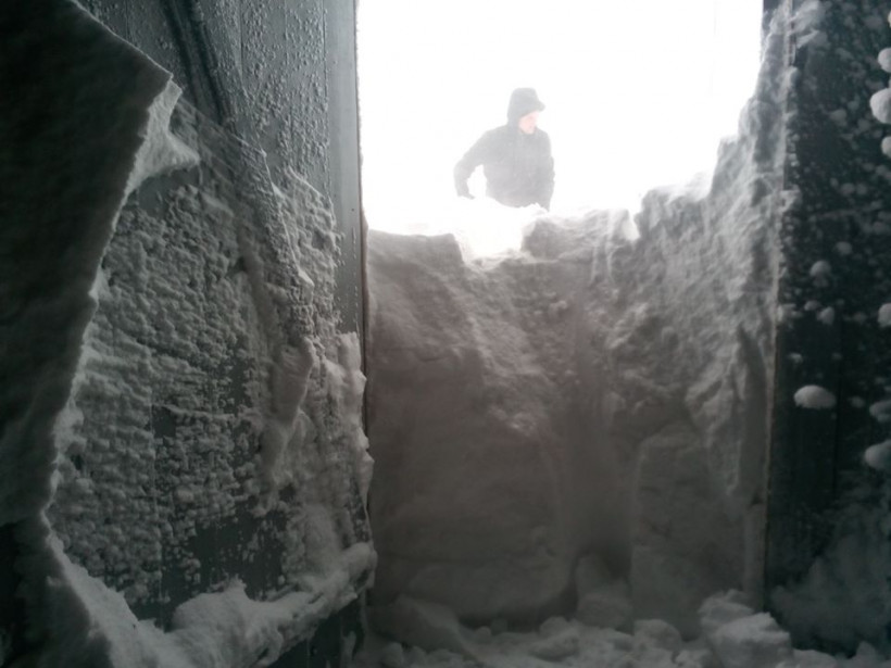 В Карпатах бушует метель: намело более одного метра снега (ФОТО)