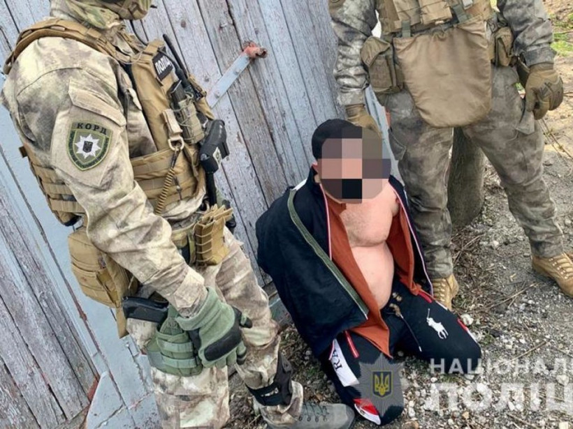 В Днепре КОРД задержал лидера ОПГ и его сообщника: изъяты автомобили-двойники с поддельными номерами и оружие (ФОТО)