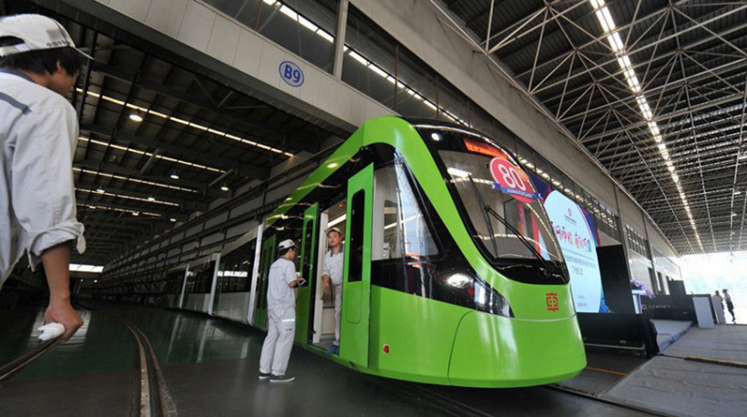 В Китае представили первый в мире трамвай, способный работать без контактной сети (ФОТО) 